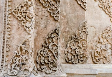 Alçı beyaz rengi ağaca Wat Prathat Lampang Luang dokusuna 