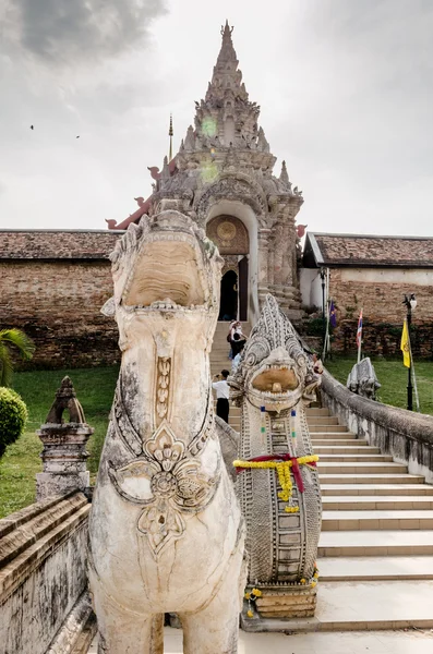 Buddhas Reliquientempel in der Provinz Lampang — Stockfoto