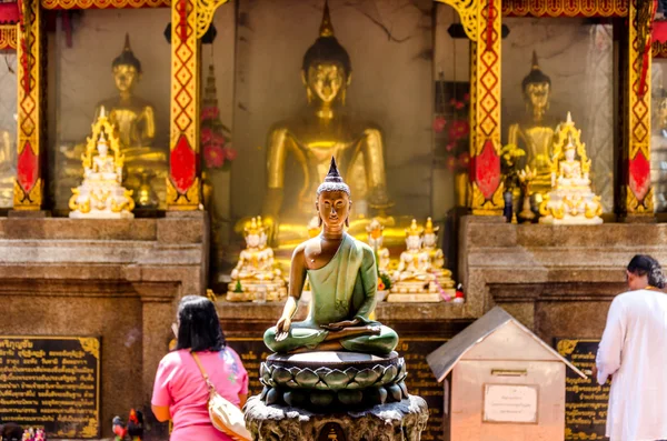 Buddhistiska templet i Lampoon, Thailand — Stockfoto