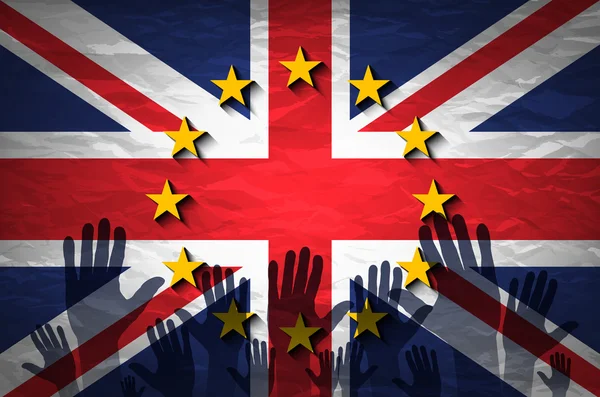 Mano modelada con la bandera de la Comunidad Europea envuelve otra mano modelada con la bandera del Reino Unido — Vector de stock