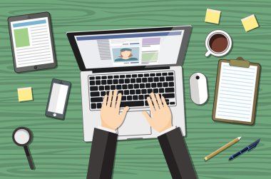 laptop ile çalışma ve ahşap zemin üzerinde tipik bir haber sosyal ağlarda eller oturan adam. Vektör çizim üstten görünüm kişi işe ya da bilgisayarla evde sakin ol