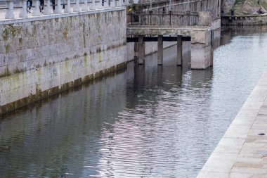  Canal Grande boyunca Milano'da dock