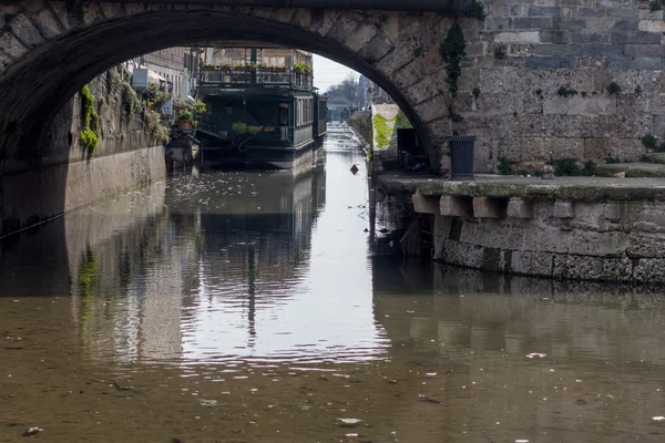 Ukotvit v Miláně podél Canal Grande — Stock fotografie