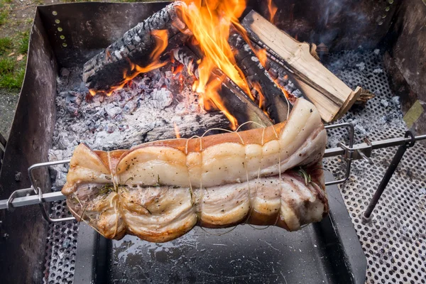 Roasted pig on a spit — Stock Photo, Image
