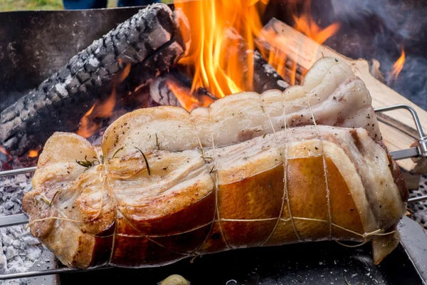 Roasted pig on a spit — Stock Photo, Image