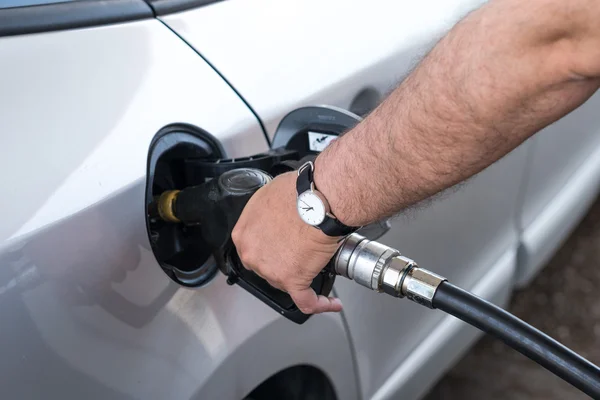Male hand supplying diesel in car — Stock Photo, Image
