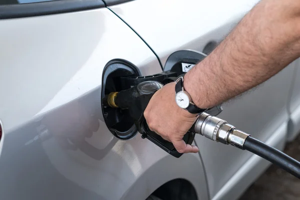 Male hand supplying diesel in car — Stock Photo, Image