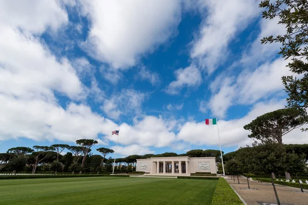 Monumento a la guerra en Nettuno — Foto de Stock