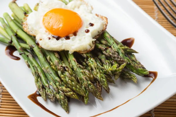 Asparagus cooked with egg — Stock Photo, Image