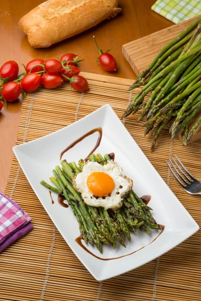 Asparagus cooked with egg — Stock Photo, Image