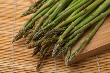 yıkanmış ham kuşkonmaz