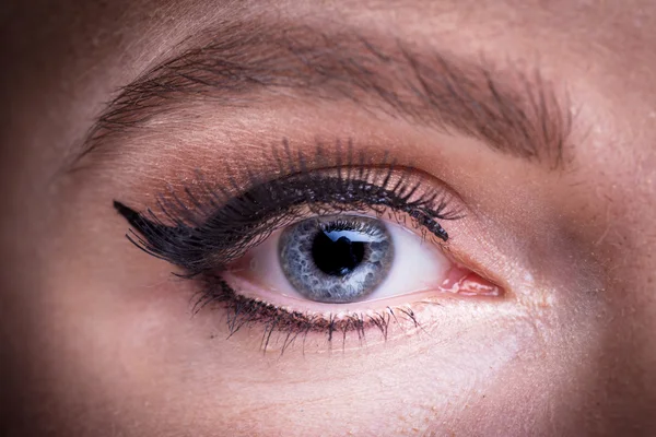 Makyajlı Kadın Gözünün Görüntüsünü Kapat — Stok fotoğraf