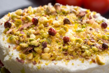 Pasta peynir ve füme somon ile 