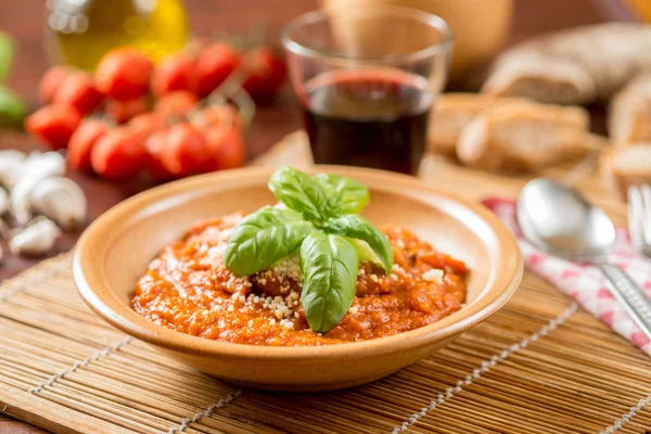 Tomato soup served in a crock pot — Stock Photo, Image