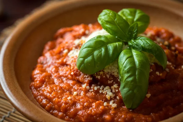 Tomato soup served in a crock pot — Stock Photo, Image