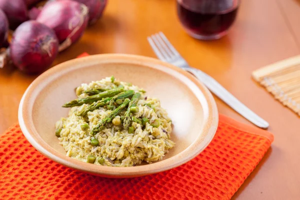 Hemmagjord risotto med sparris — Stockfoto