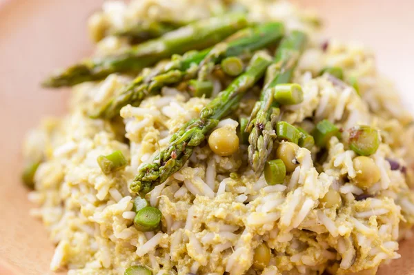 Zelfgemaakte risotto met asperges — Stockfoto