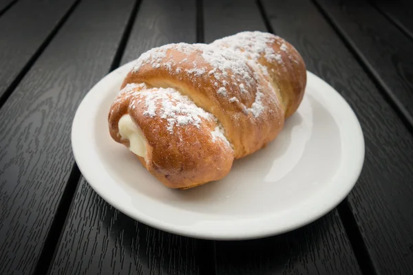 Brioche relleno con ricotta dulce — Foto de Stock