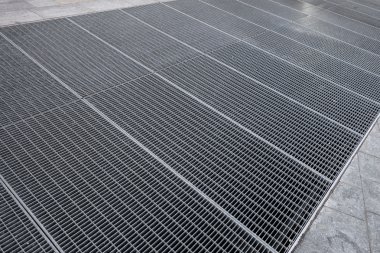 Aylık havalandırma yerleştirilen metal ızgaraları