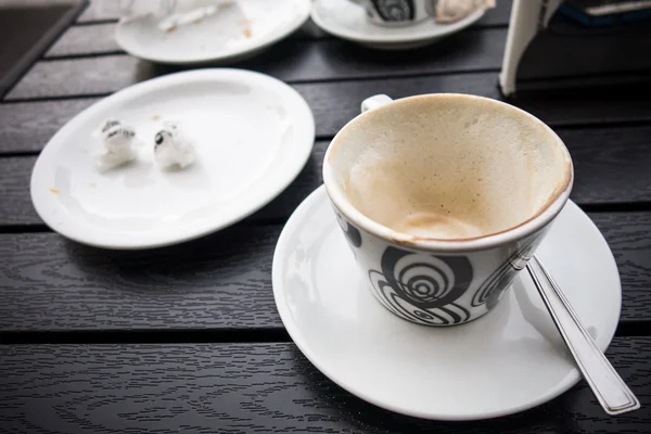 Platos y tazas sucias —  Fotos de Stock