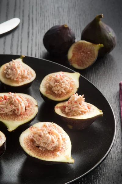 Nieblas rellenas en el plato —  Fotos de Stock