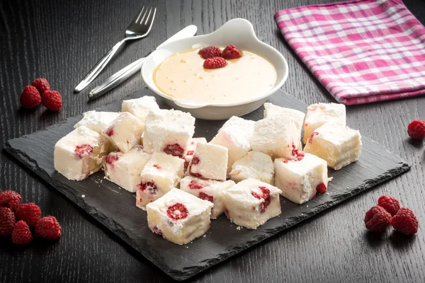 Panna cotta and raspberries — Stock Photo, Image