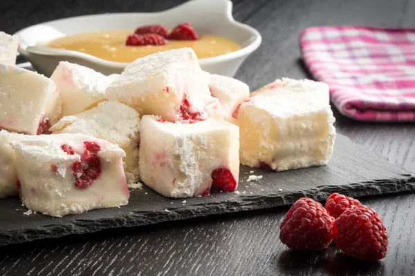 Panna cotta and raspberries — Stock Photo, Image