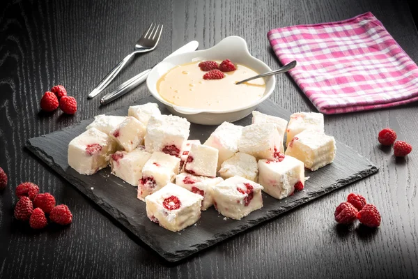 Panna cotta and raspberries — Stock Photo, Image