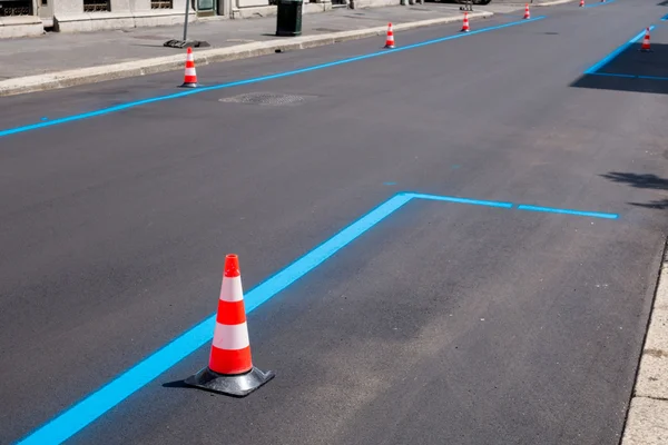 Traffic cones on a road — Stock Photo, Image