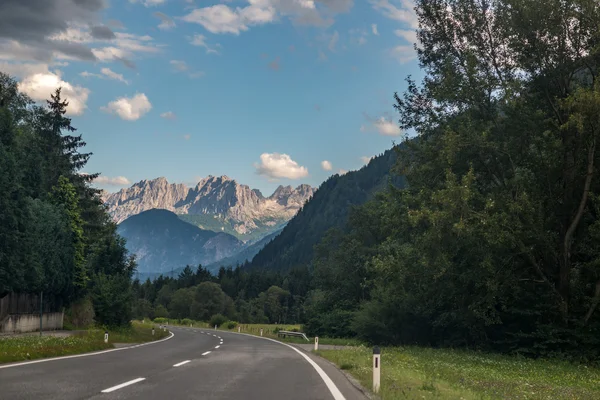 Empty asphalt road — Stock Photo, Image