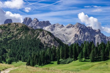 Dağlarda güzel vadi