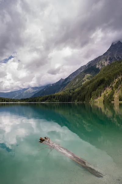 Majestueux lac de montagne — Photo