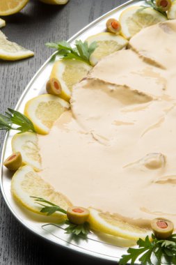 Carpaccio tabağı sos ile