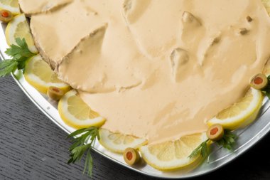 Carpaccio tabağı sos ile