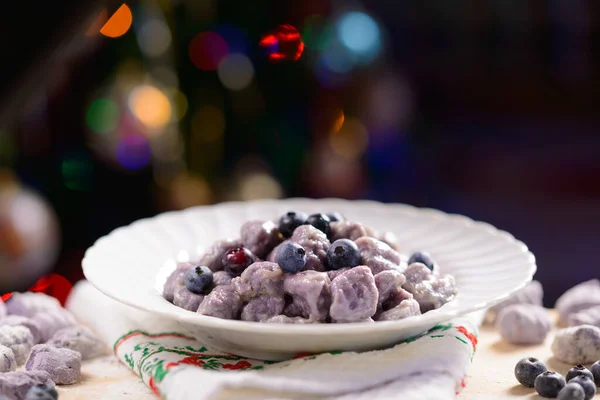 Jul Dessert Med Bär Och Nötter Mörk Bakgrund — Stockfoto