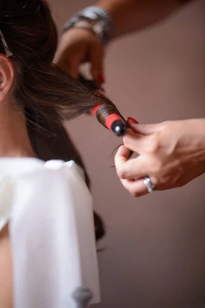 Hands Hairdresser Curling Hair Woman Cropped Shot — Stock Photo, Image