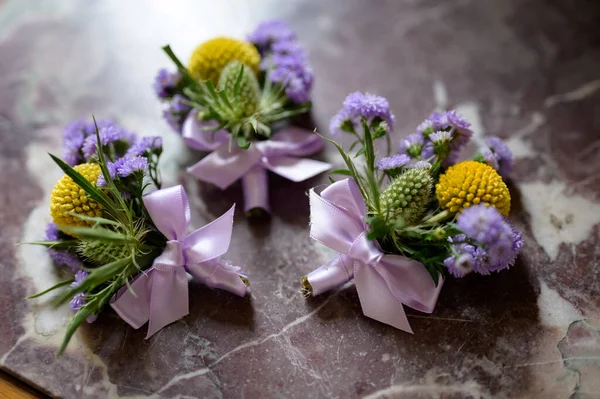 Mini Décorations Florales Avec Rubans Gros Plan — Photo