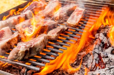 bir ızgara domuz pirzola