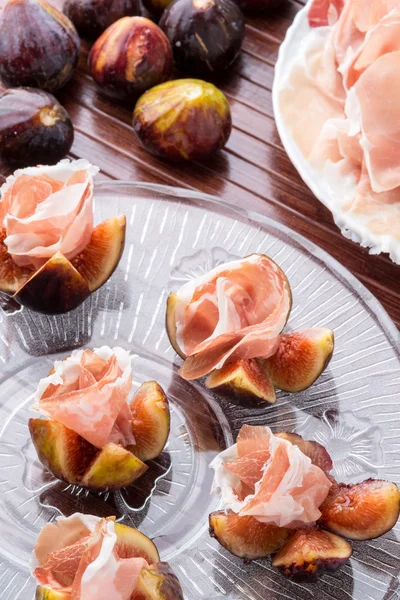 Figs and ham — Stock Photo, Image