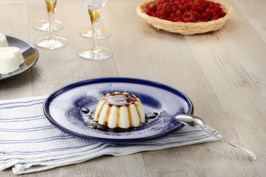 Panna cotta puding