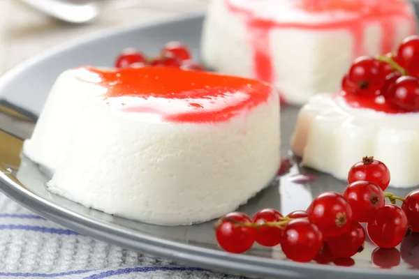 Panna cotta somun ile — Stok fotoğraf