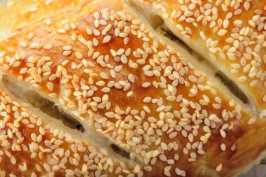 Susam ile enginar pasta