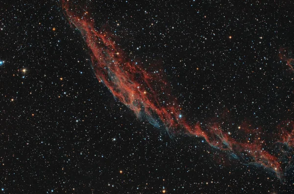 Červená mlhovina v noční hvězdnou oblohu — Stock fotografie