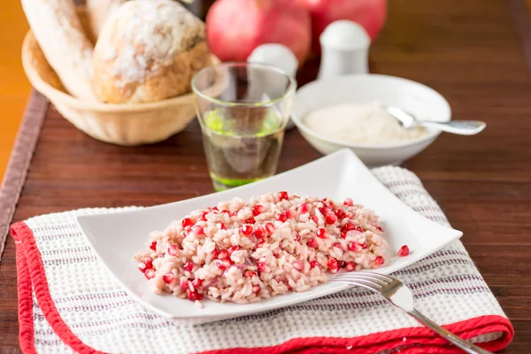 Risotto med granatäpple — Stockfoto