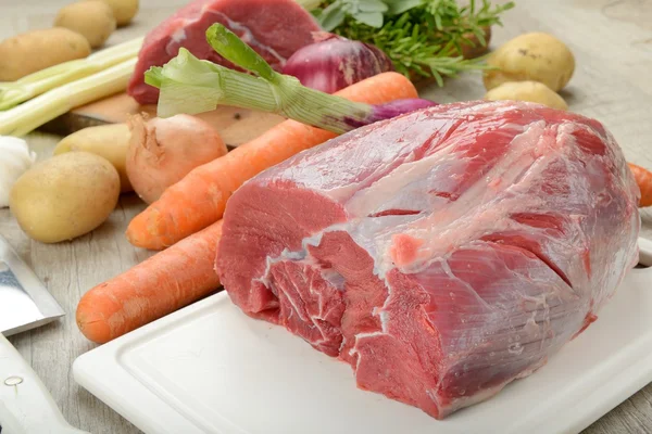Pedaço de carne crua — Fotografia de Stock