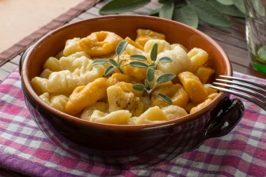 gnocchi tereyağı ile
