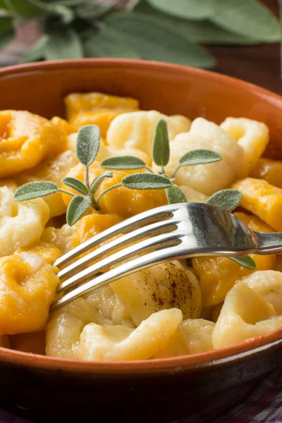 Gnocchi con burro — Stockfoto