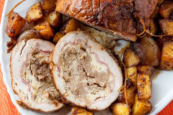 Pan de carne asado y relleno en rodajas — Foto de Stock