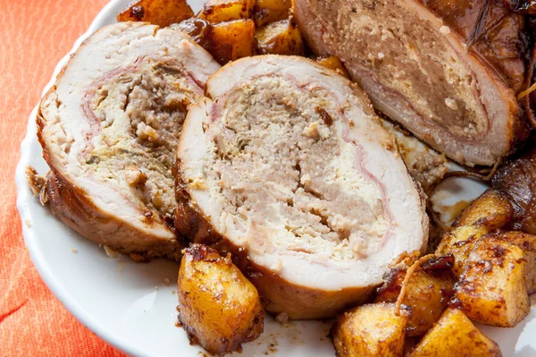 Sliced roasted and stuffed meatloaf — Stock Photo, Image