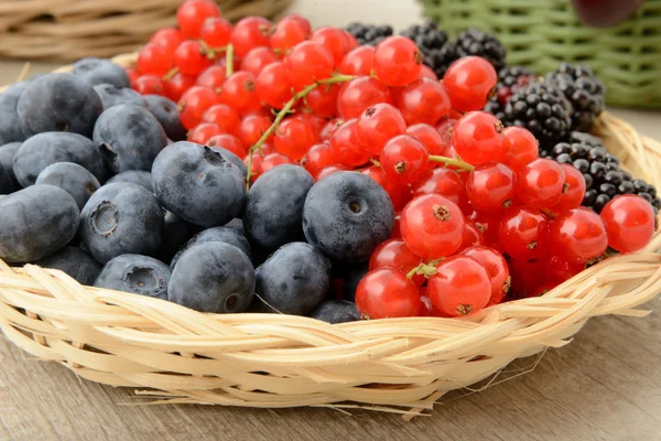 Blueberries, currants and blackberries basket — Stock Photo, Image